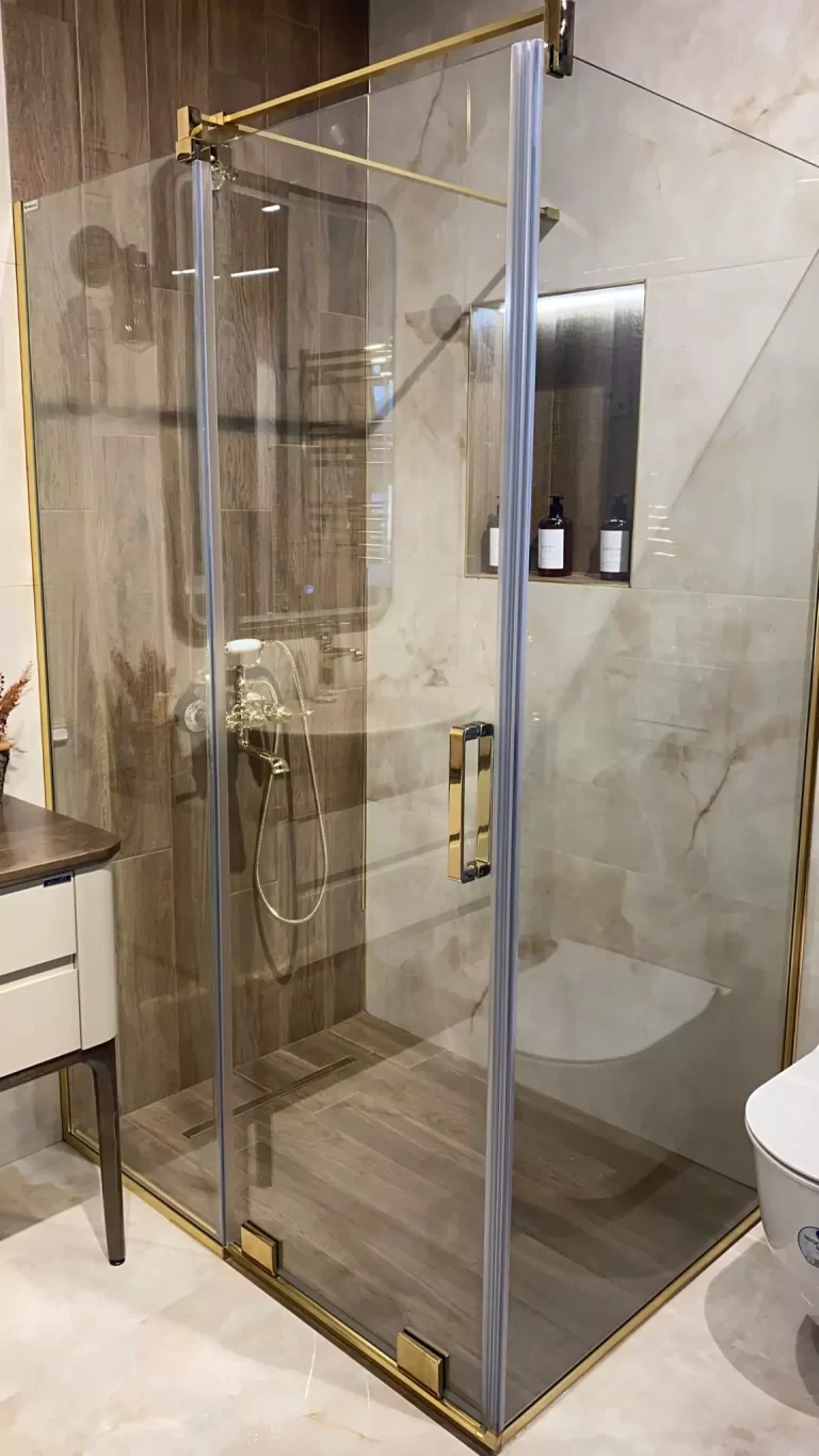 Şık banyo dolabı ve ayna uygulaması